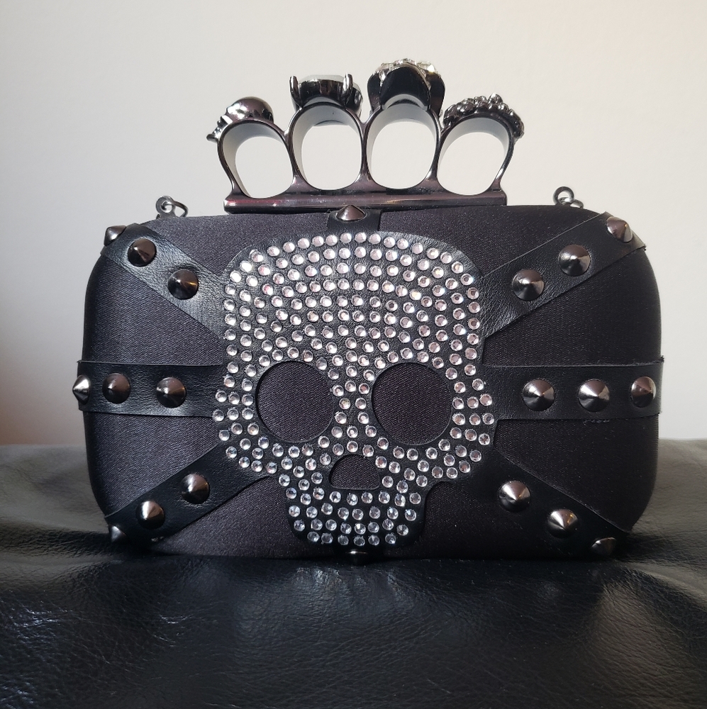 💀 Sequin Black & Silver Skull Clutch 💀